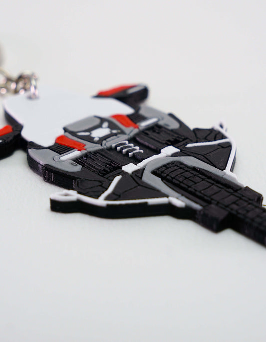 Κοντινό πλάνο του 3D printed μπρελόκ BMW R1300 GS Adventure πάνω σε καθαρό λευκό φόντο, με έμφαση στις λεπτομέρειες και τα χρώματα της εκτύπωσης