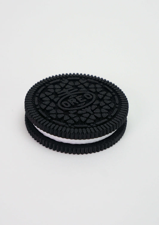 Μπροστινή όψη του 3D printed Oreo fidget toy με ρεαλιστική λεπτομέρεια