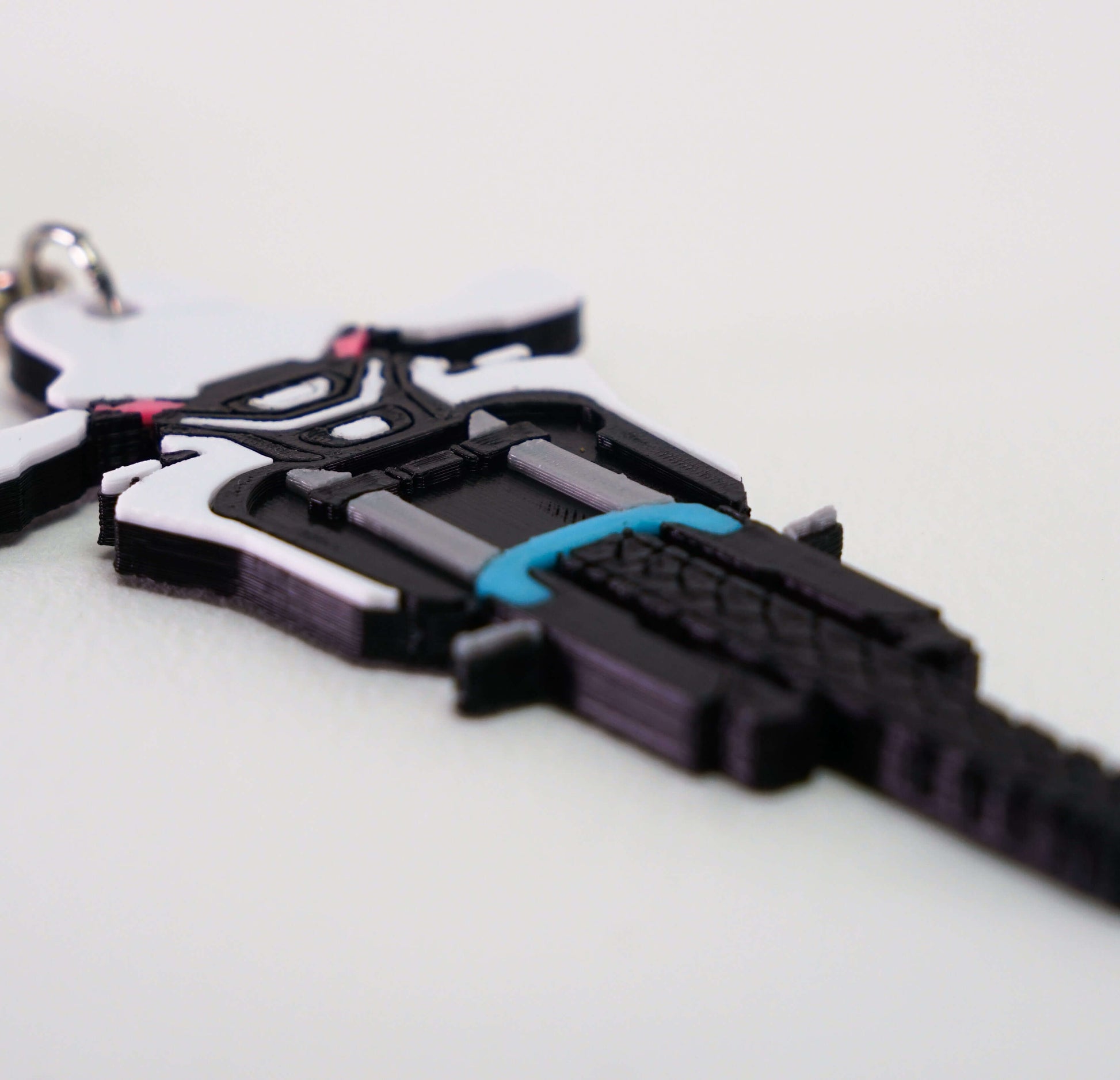 Κοντινό πλάνο της 3D printed μοτοσικλέτας CF Moto 450MT white