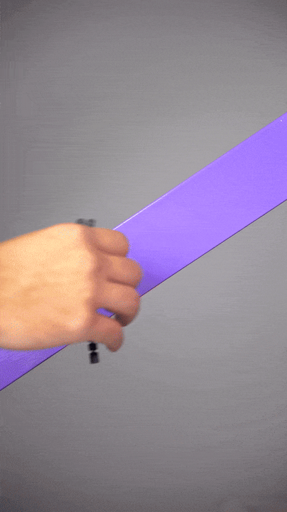 gif του 3D printed flexy γατιού καθώς κολλάει με μαγνήτη σε μεταλλική επιφάνεια