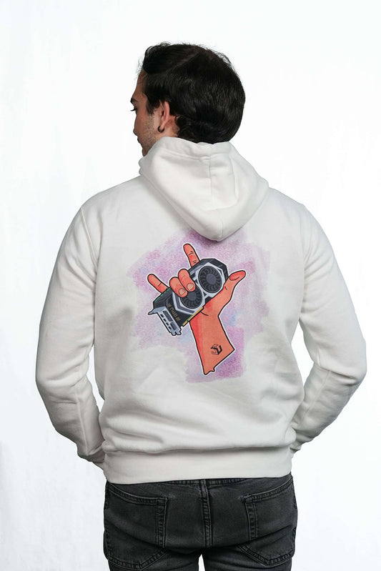 Λευκό φούτερ GPU Hoodie από το Just Unbox It, πλάτη με το σχέδιο κάρτας γραφικών και λογότυπο, φορεμένο από μοντέλο