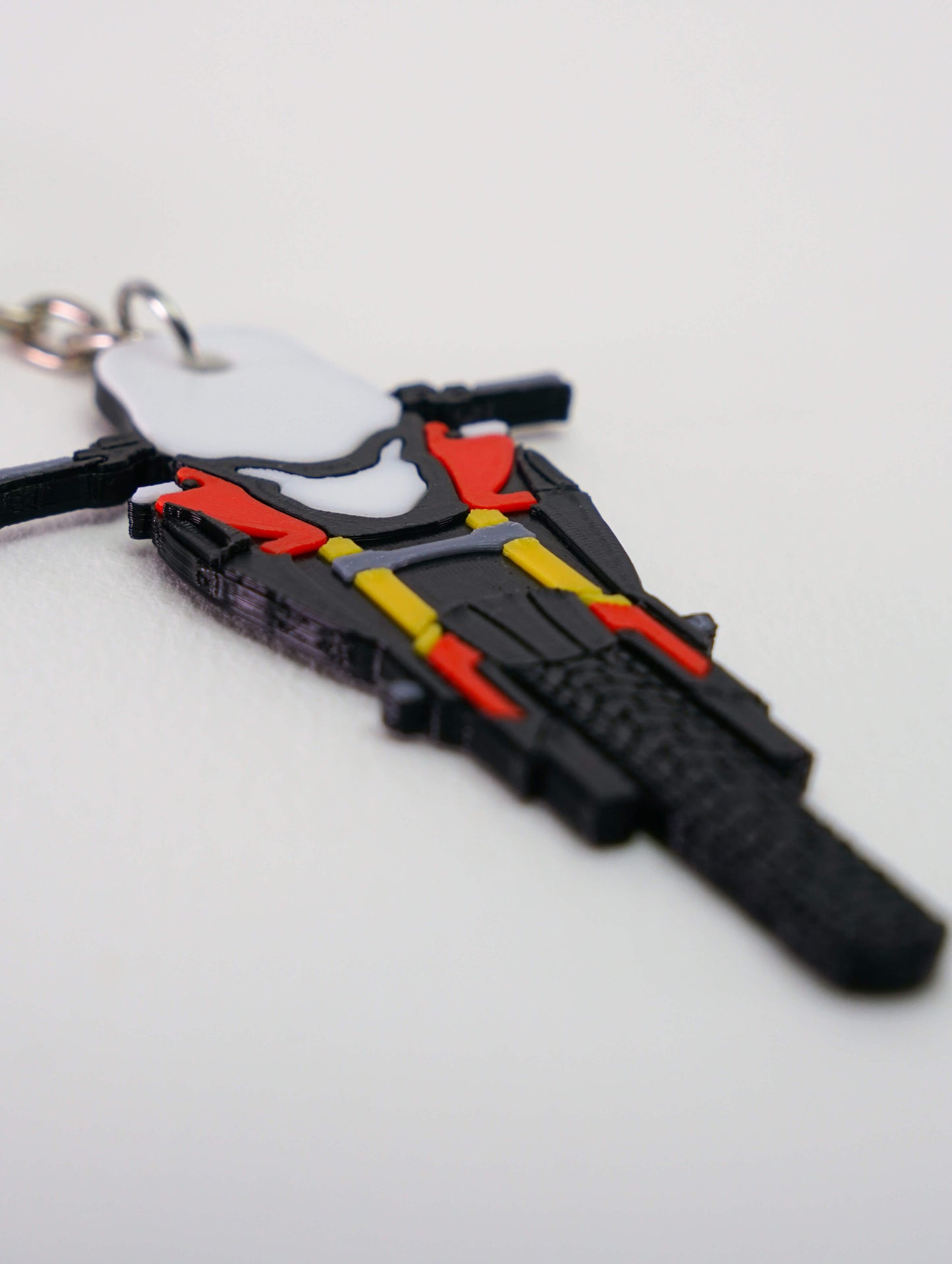 Κοντινό πλάνο του 3D printed μπρελόκ Honda CB500X σε κόκκινη έκδοση πάνω σε λευκό φόντο, με έμφαση στις κόκκινες λεπτομέρειες