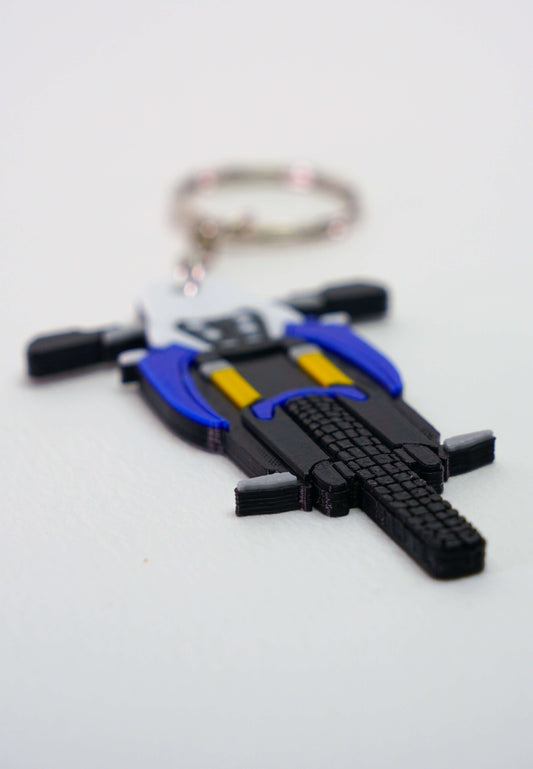 Κοντινό πλάνο του 3D printed μπρελόκ Yamaha Tenere 700 πάνω σε λευκό φόντο, με έμφαση στη λεπτομέρεια της εκτύπωσης